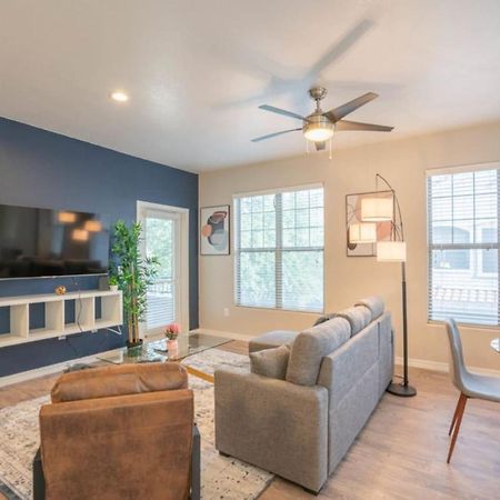 Posh 2Bd - Midtown - Gym, Pool, W-D, Parking - Sleeps 8 Phoenix Exterior foto
