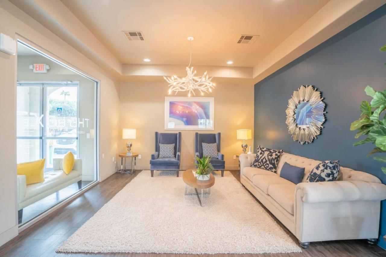 Posh 2Bd - Midtown - Gym, Pool, W-D, Parking - Sleeps 8 Phoenix Exterior foto