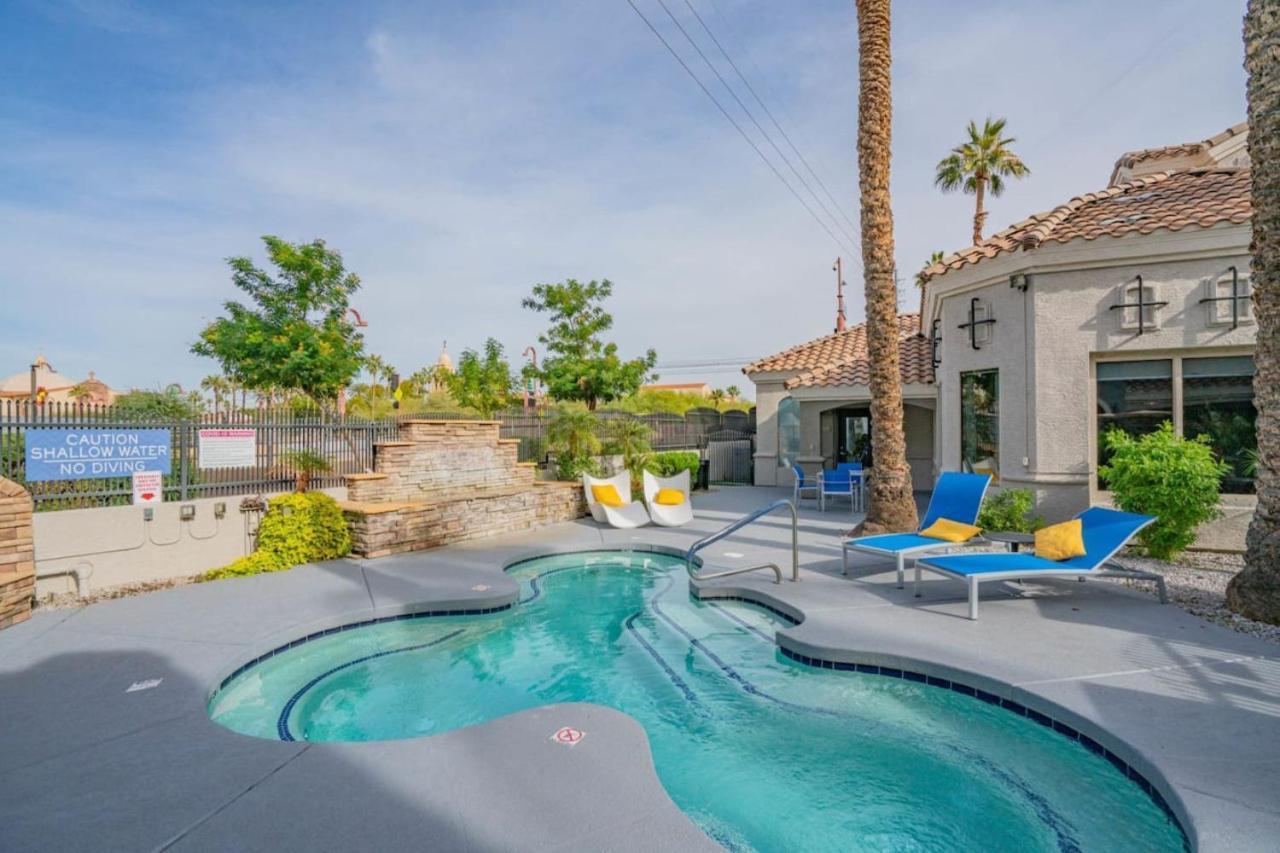 Posh 2Bd - Midtown - Gym, Pool, W-D, Parking - Sleeps 8 Phoenix Exterior foto